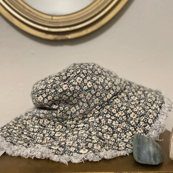 Natural Life Floral Bucket Hat - Picture 6 of 6